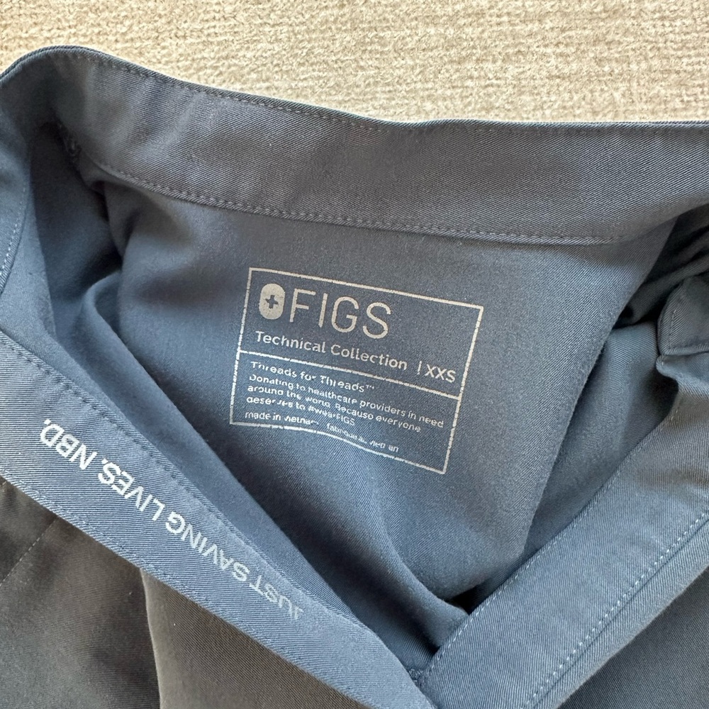 Figs Zamora joggers and Rafaela scrub top - Picture 5 of 5